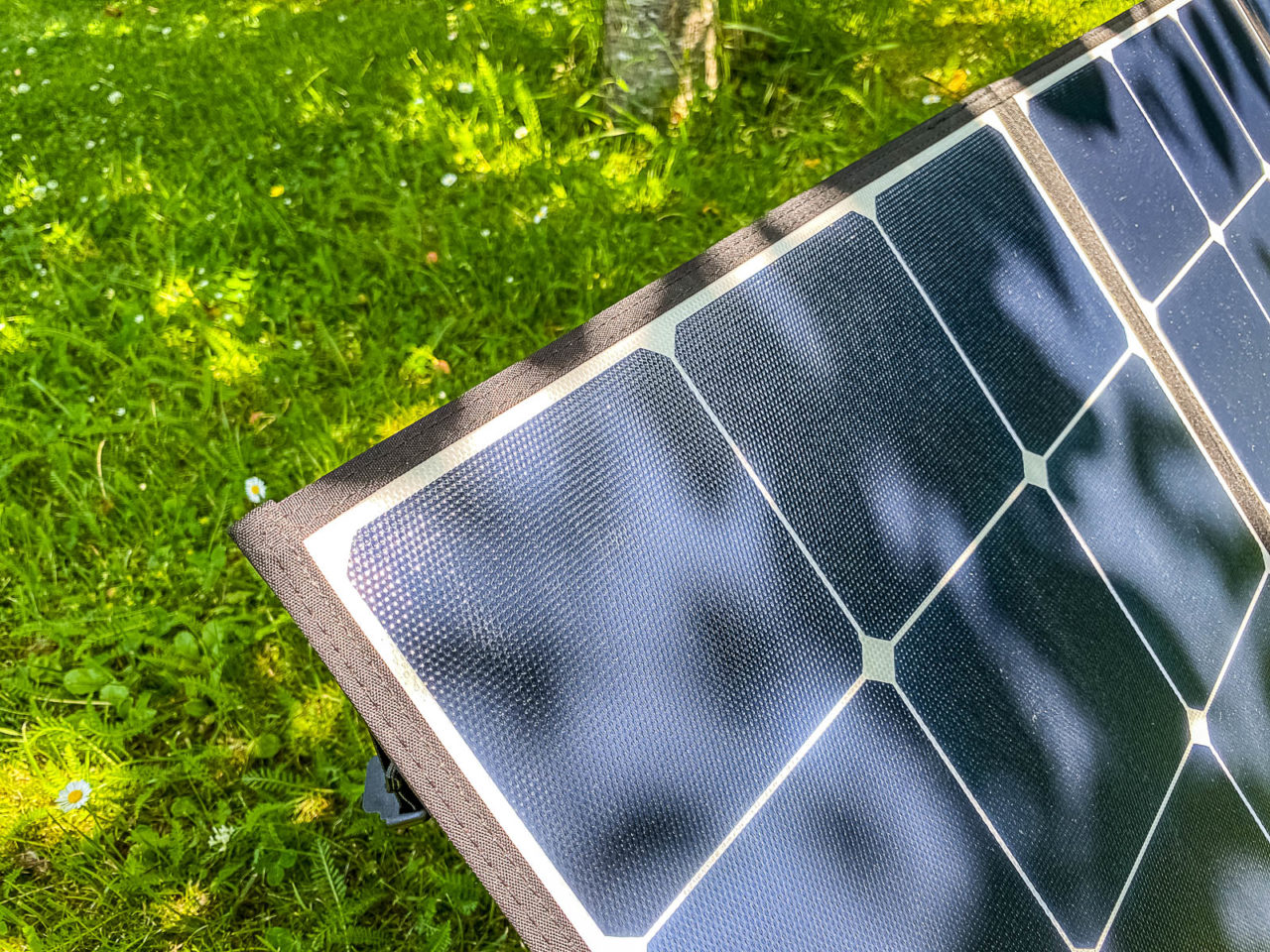 PowerOak Bluetti SP120 Solarpanel Test - Die Solarzellen aus der Nähe