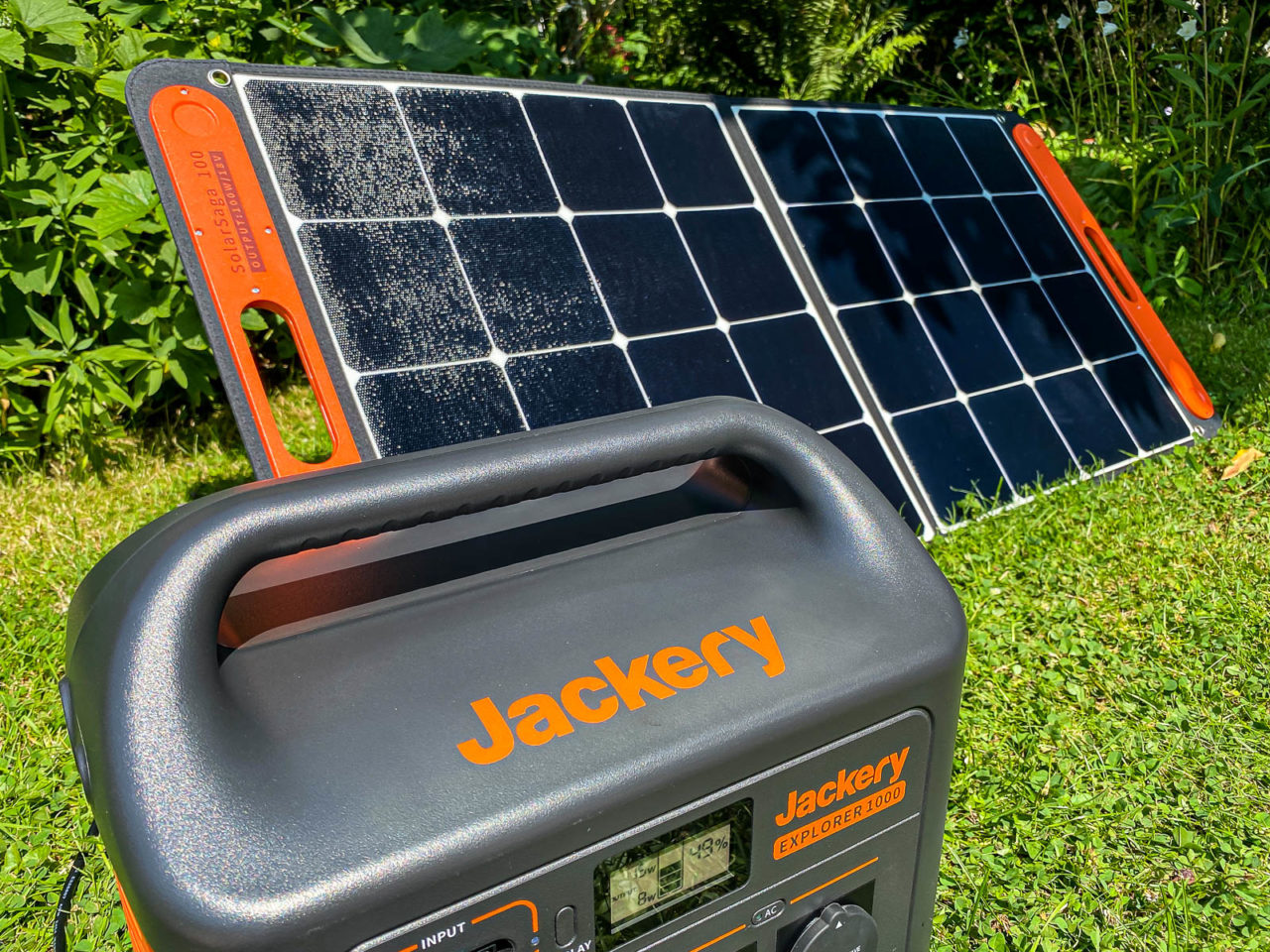 Jackery Explorer 1000 Powerstation Test - Aufladen mit Solar Saga 100 Solar Panel