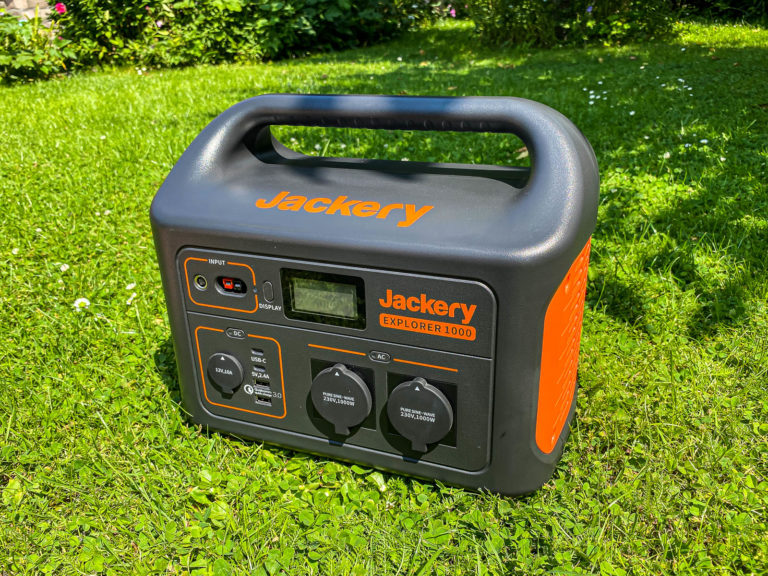 Jackery Explorer 1000 Powerstation Test - Front, Anschlüsse, Bedienfeld, Titelbild