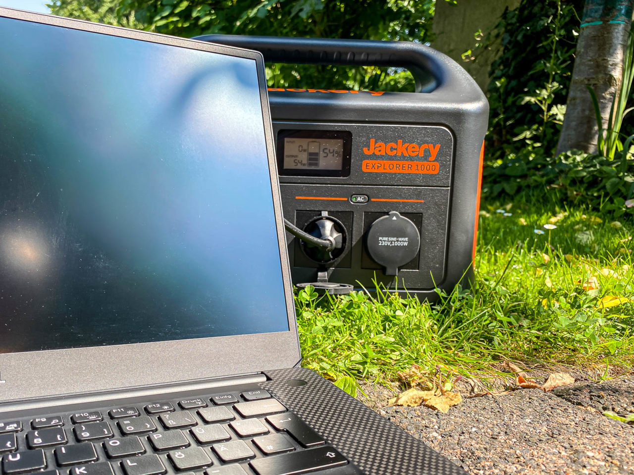 Jackery Explorer 1000 Powerstation Test - Notebook am 230V-Anschluss, Laptop