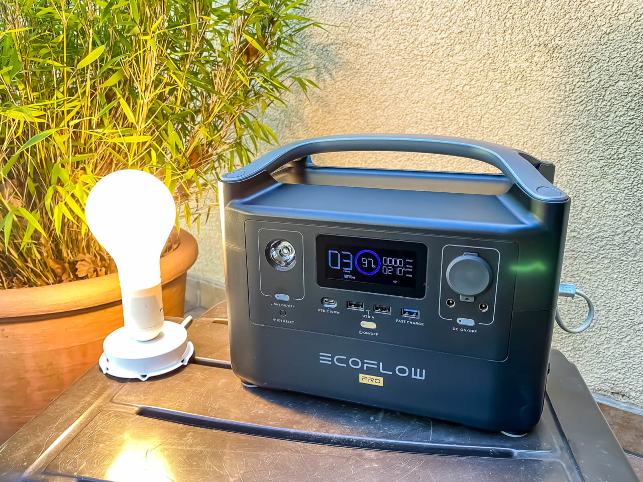 EcoFlow River Pro Powerstation - Test mit Glühbirne, 97% Laufzeit, 210 Watt Leistung, Verbrauch