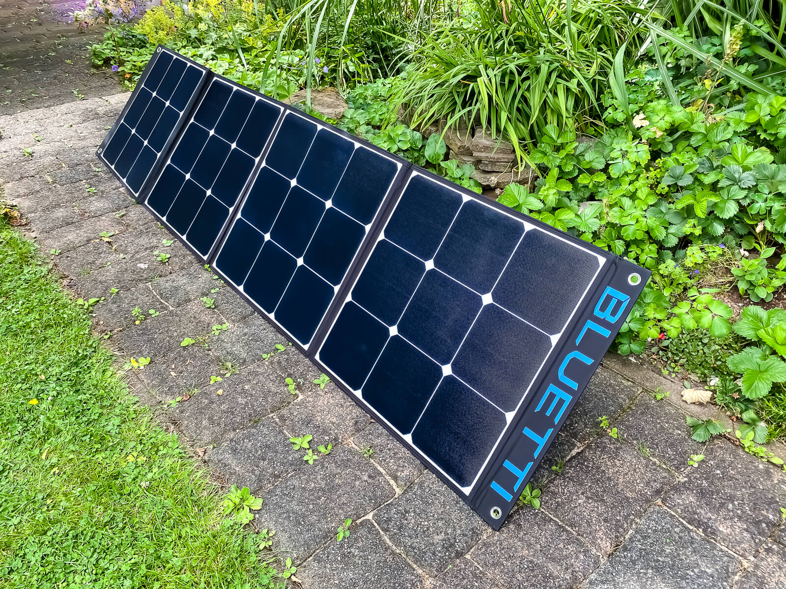Bluetti SP 200 Solarpanel Test - Aufgestellt, entfaltet, Vorderseite, komplett
