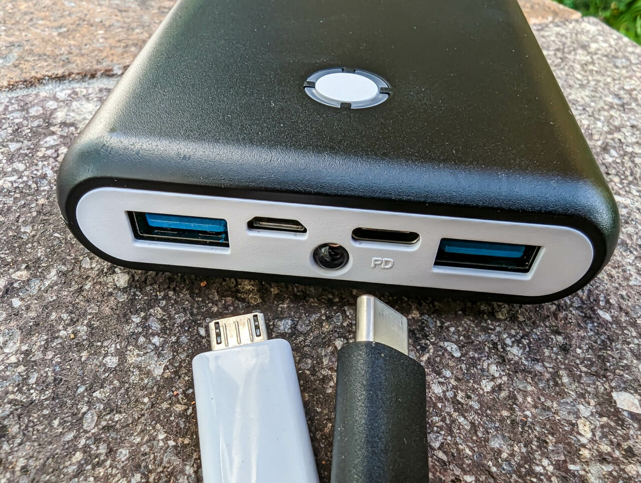 EnergyQC Pilot X7 Test - Nachladen, Ladeports, Micro-USB, USB-C