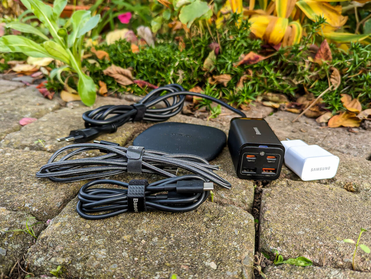 Zubehör, Powerbank, Ladegerät, USB-Kabel, Qi Charger