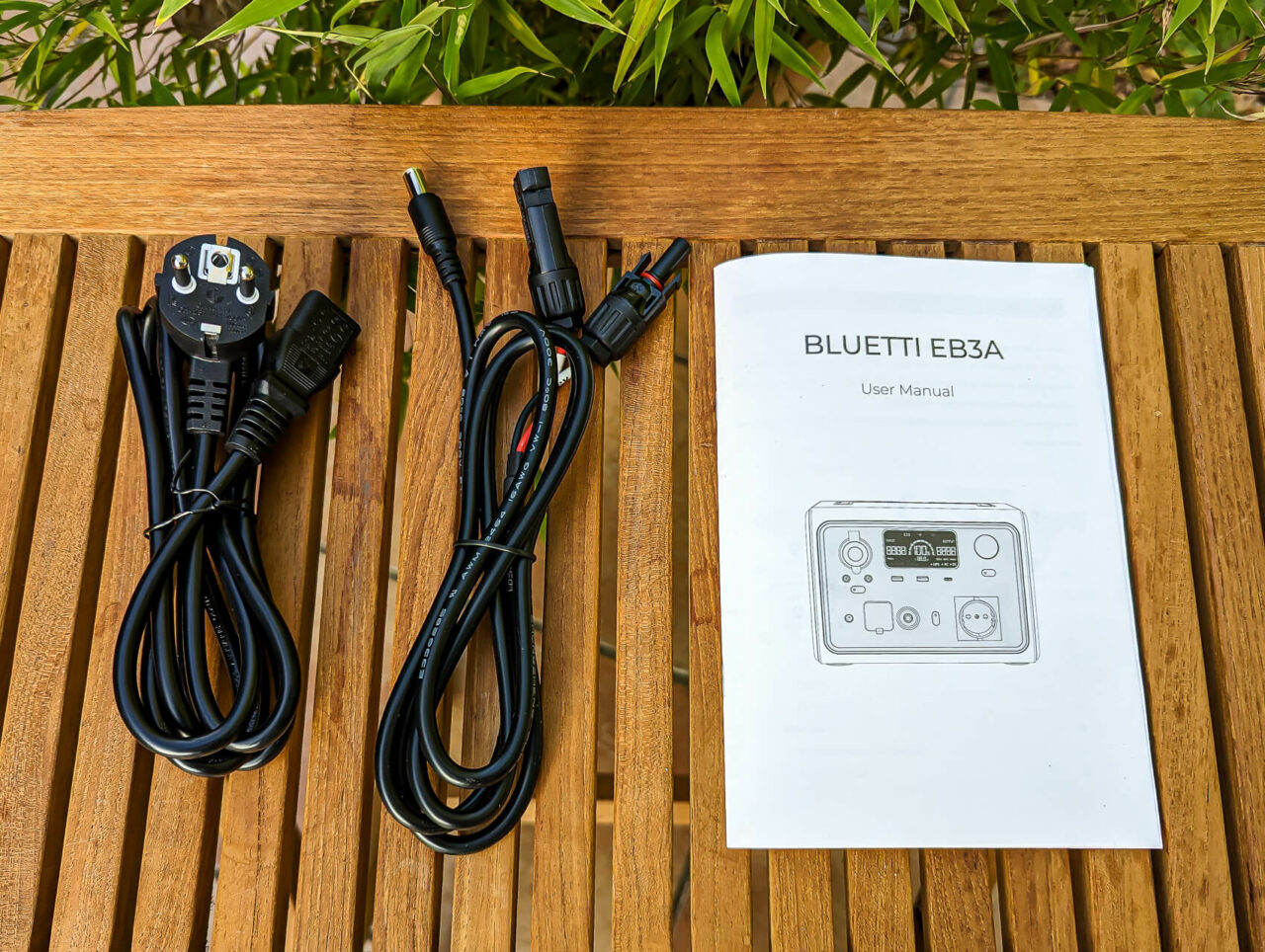 Bluetti EB3A - Zubehör, Lieferumfang, Netzkabel, Solaradapter, Handbuch