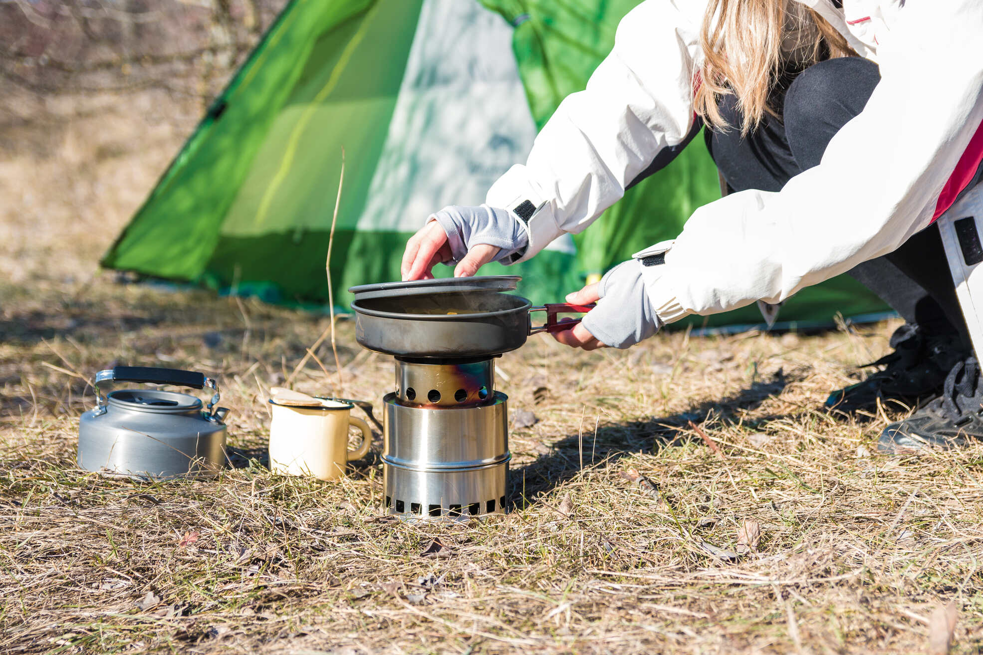 Campingkocher Vor Dem Zelt